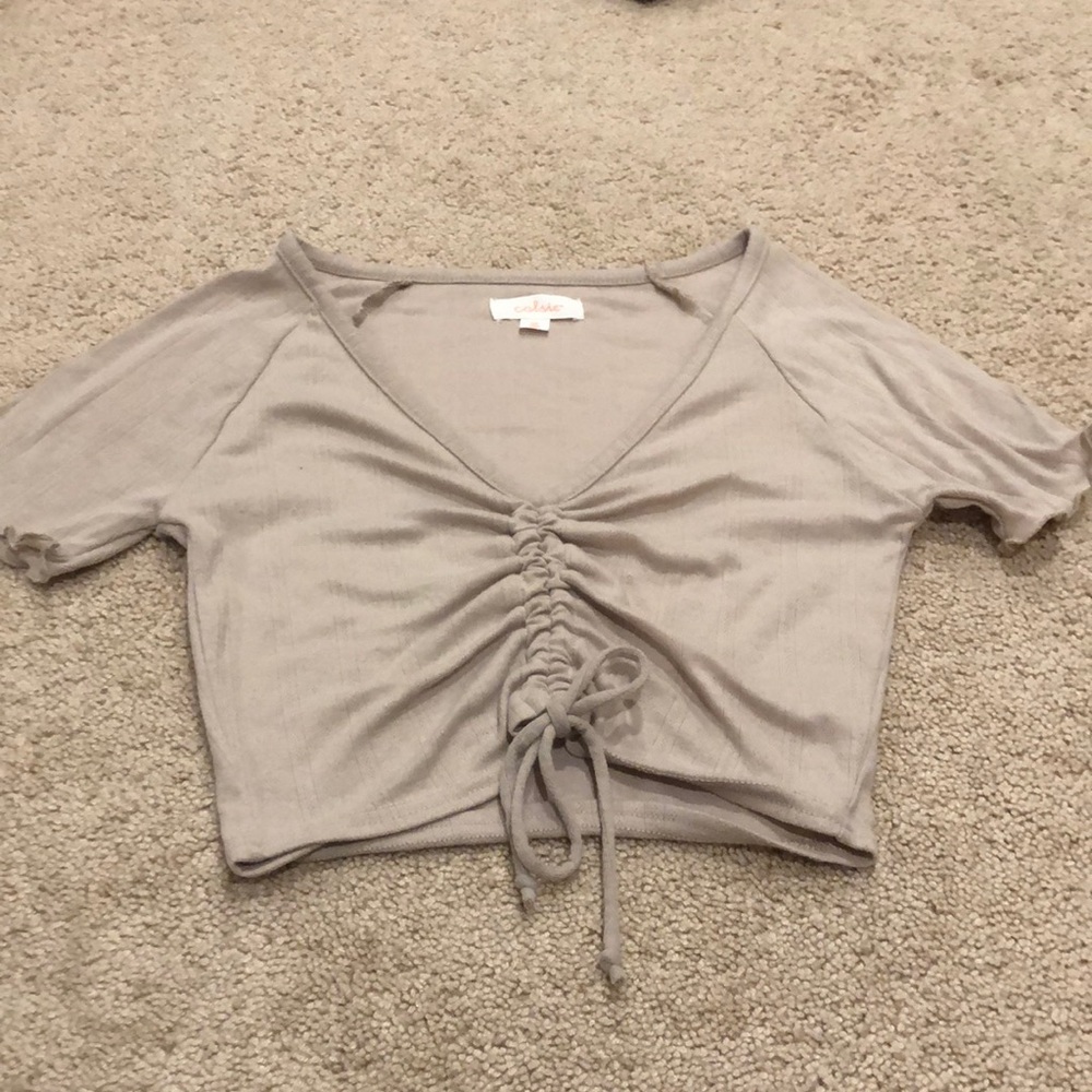 Women’s beige XS crop tee